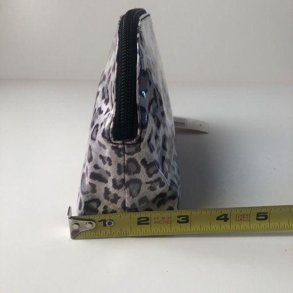 New Saks Fifth Avenue Leopard Print Travel Cosmetic Bag - Picture 5 of 9